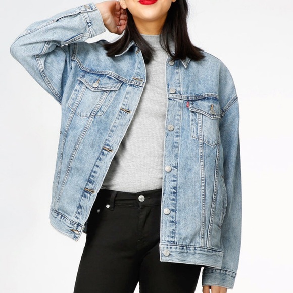 Levi's Jackets & Blazers - LEVI'S® Baggy Trucker Denim Jacket size XS 💙✨